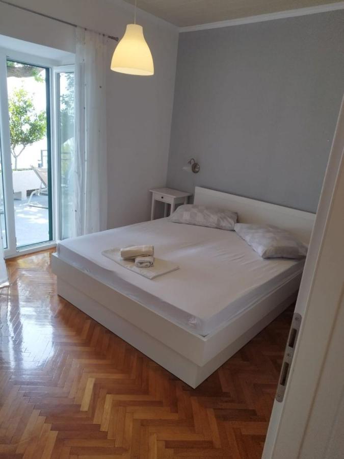 Apartments Mare - 150 M From Beach Брела Екстер'єр фото