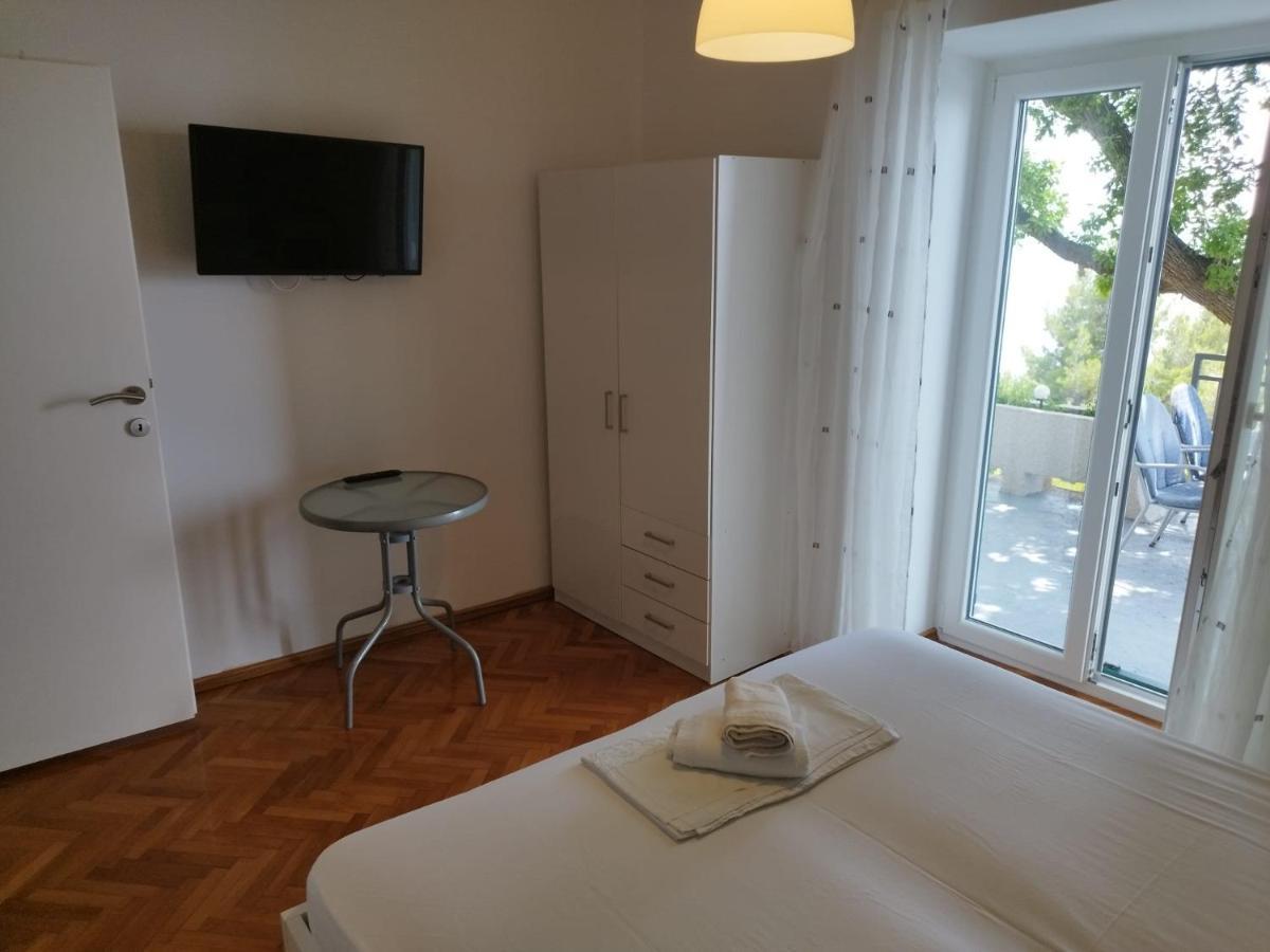 Apartments Mare - 150 M From Beach Брела Екстер'єр фото
