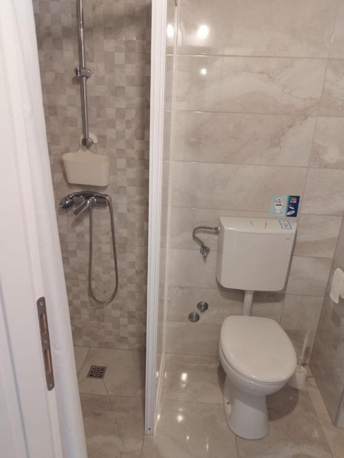 Apartments Mare - 150 M From Beach Брела Екстер'єр фото