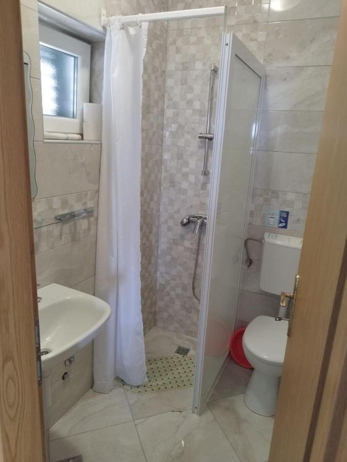 Apartments Mare - 150 M From Beach Брела Екстер'єр фото