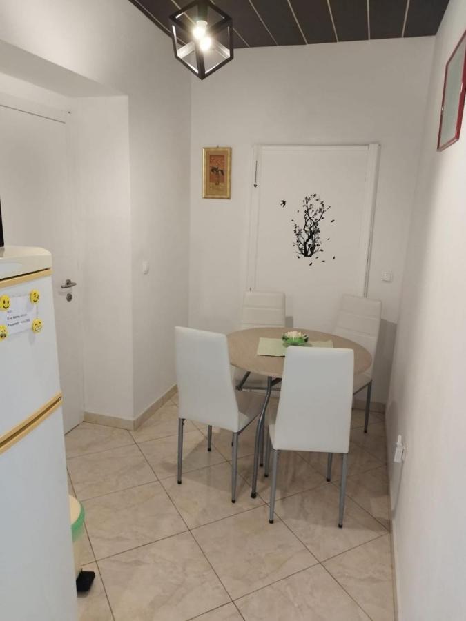 Apartments Mare - 150 M From Beach Брела Екстер'єр фото