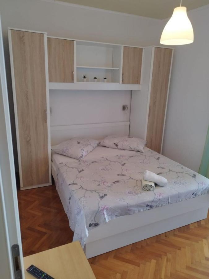 Apartments Mare - 150 M From Beach Брела Екстер'єр фото