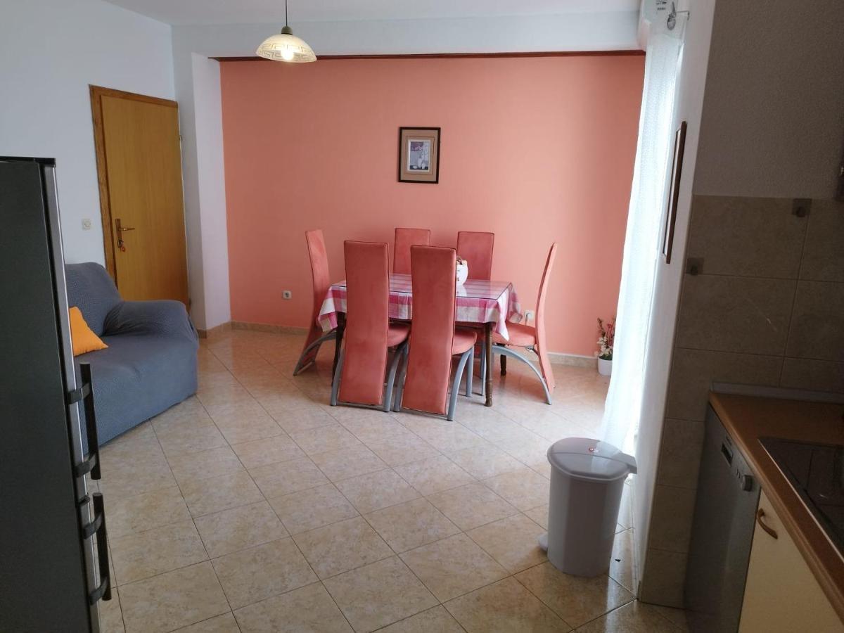 Apartments Mare - 150 M From Beach Брела Екстер'єр фото