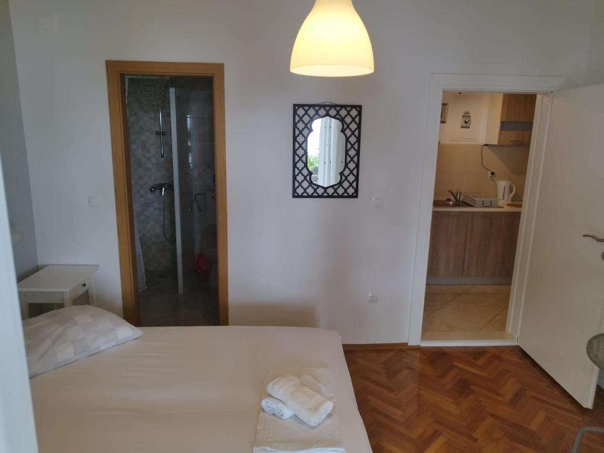 Apartments Mare - 150 M From Beach Брела Екстер'єр фото