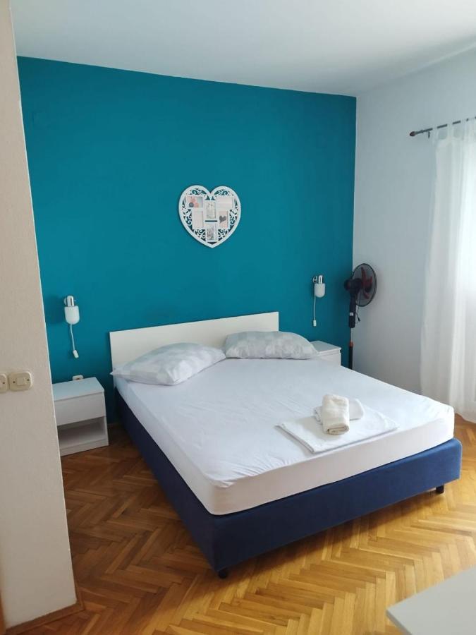 Apartments Mare - 150 M From Beach Брела Екстер'єр фото