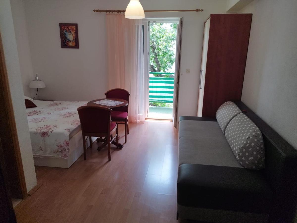 Apartments Mare - 150 M From Beach Брела Екстер'єр фото