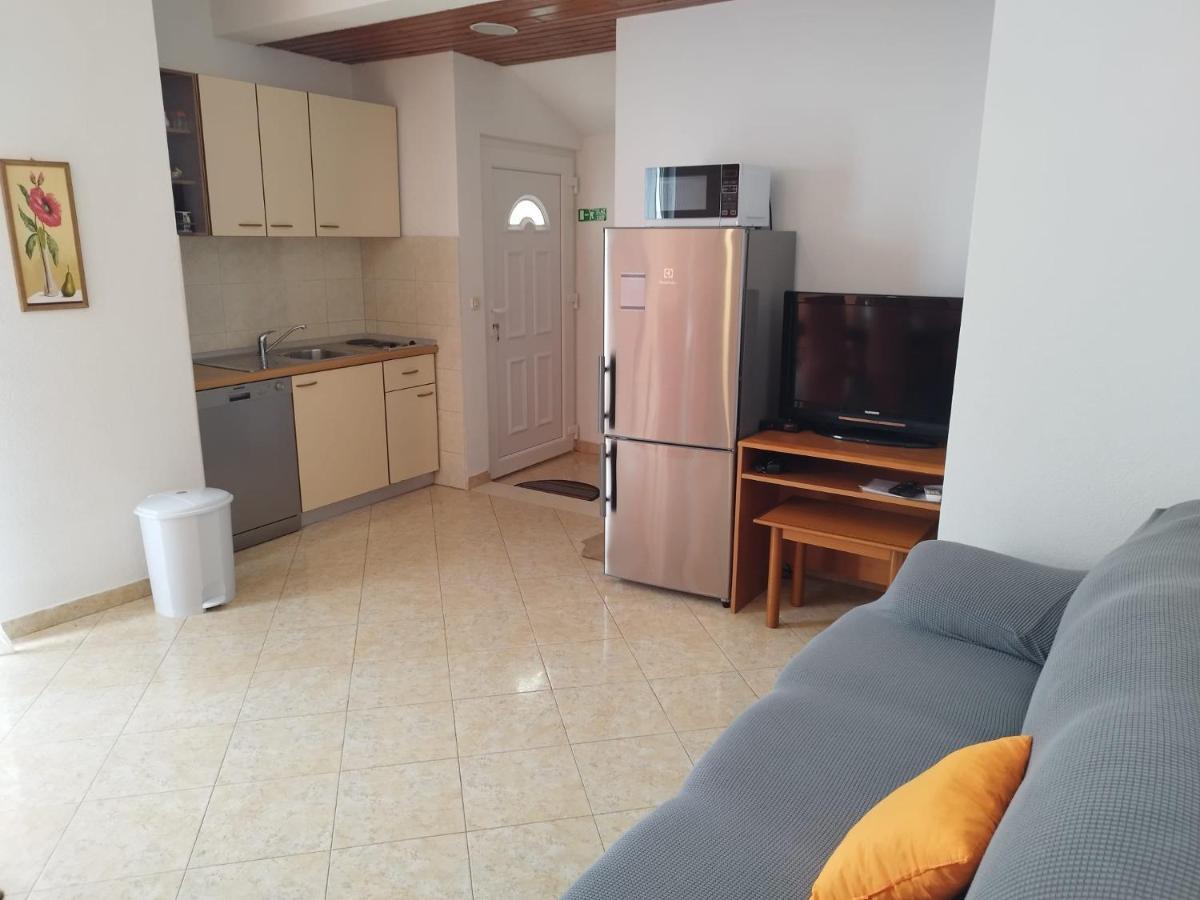 Apartments Mare - 150 M From Beach Брела Екстер'єр фото