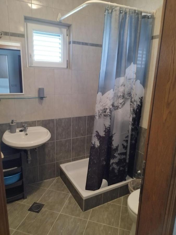 Apartments Mare - 150 M From Beach Брела Екстер'єр фото
