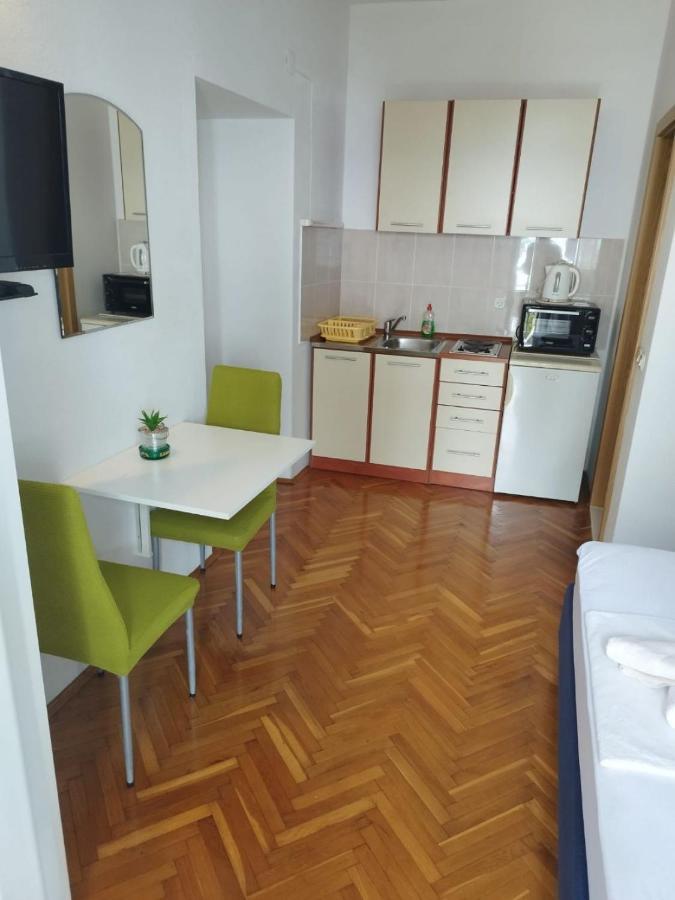Apartments Mare - 150 M From Beach Брела Екстер'єр фото